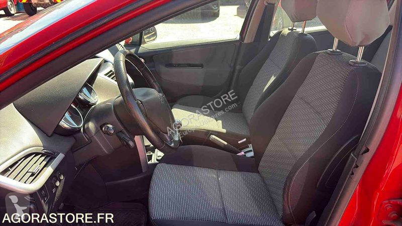 Лекотоварен автомобил Peugeot 207