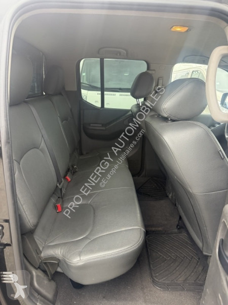 Лекотоварен автомобил Nissan NAVARA 2.5 DCI...