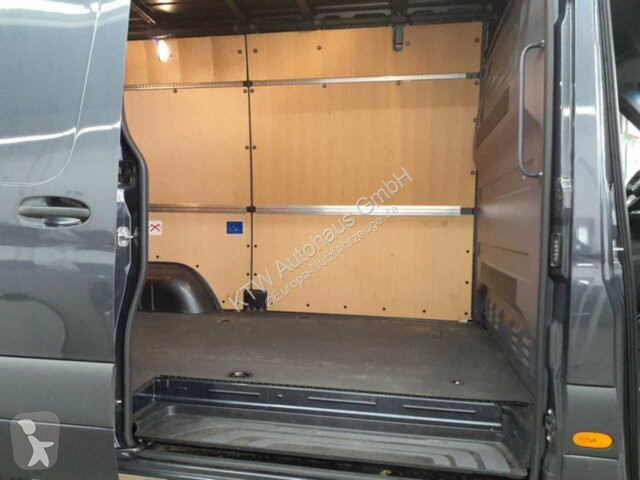 Лекотоварен автомобил Mercedes Sprinter 317...