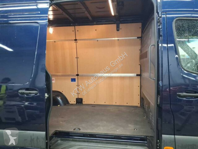 Лекотоварен автомобил Mercedes Sprinter 317...