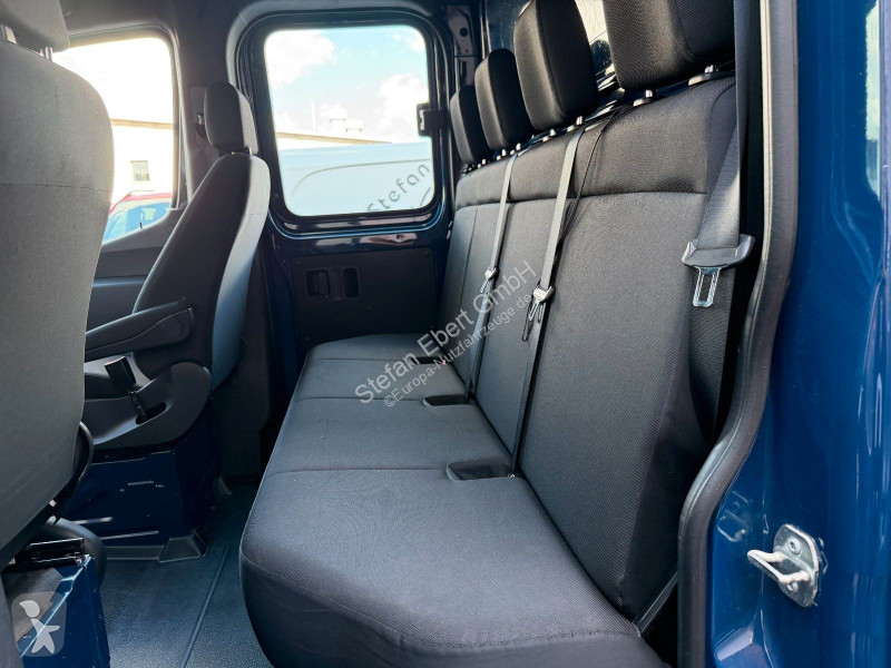 Лекотоварен автомобил Mercedes 215 CDI DoKa...