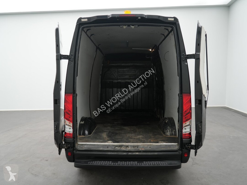 Bedrijfswagen Iveco 35S18
