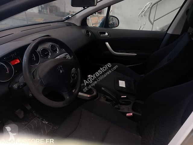 Коммерческий автомобиль