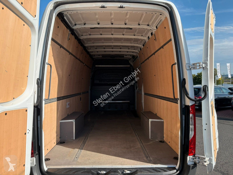 Коммерческий автомобиль Mercedes 317 CDI 9G...