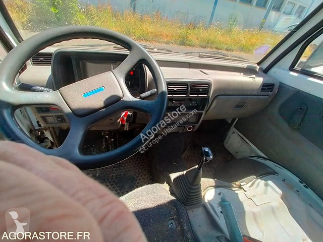 Коммерческий автомобиль