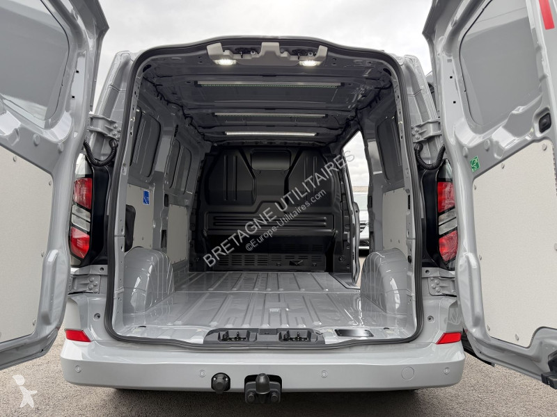 Коммерческий автомобиль Ford TRANSIT CUSTOM FG...