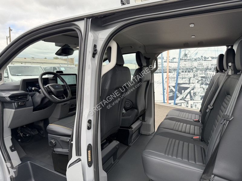 Коммерческий автомобиль Ford TRANSIT CUSTOM FG...