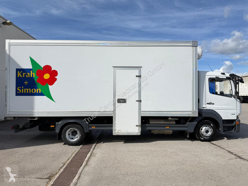 Véhicule utilitaire Mercedes 818L Carrier...