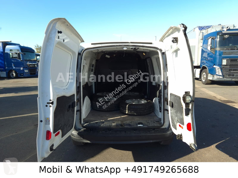 Véhicule utilitaire Mercedes 111 CDI 1.5 Kasten...