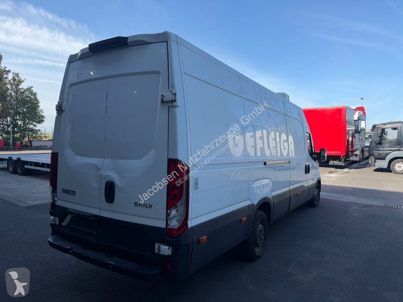 Veículo utilitário Iveco 35s15 Carrier Xarios...