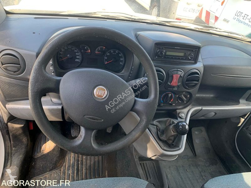 Véhicule utilitaire Fiat DOBLO