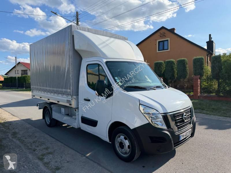 Véhicule utilitaire Nissan 35.15