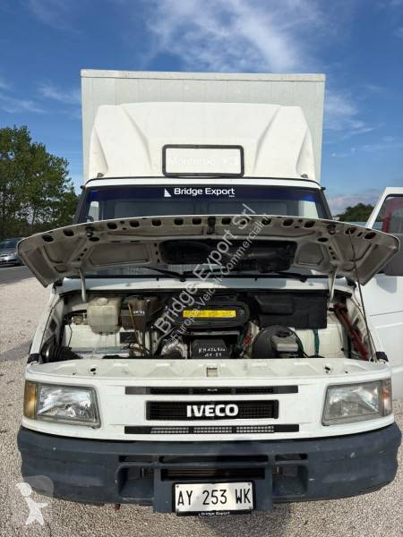 Véhicule utilitaire Iveco 35.10