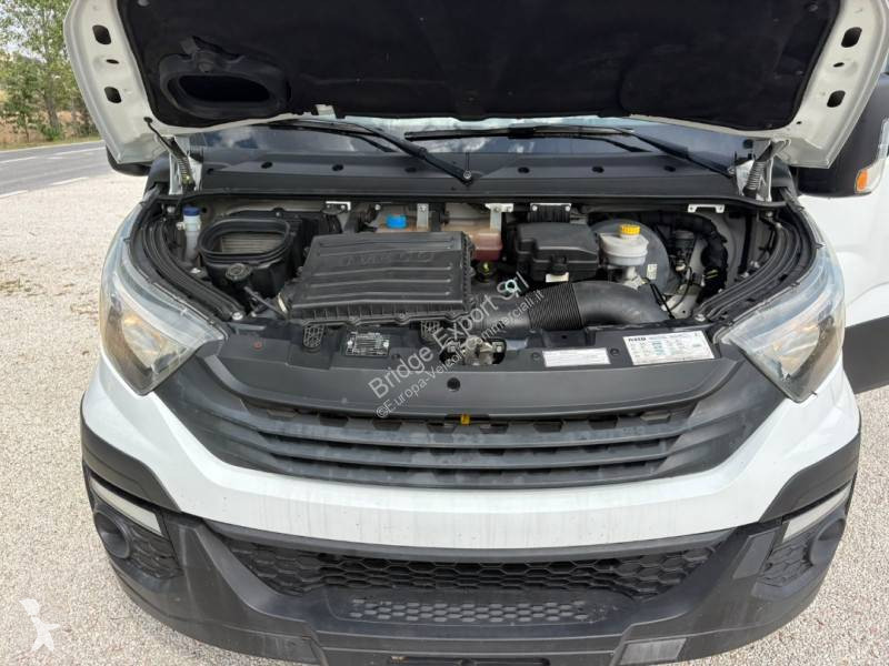 Veículo utilitário Iveco 35C14