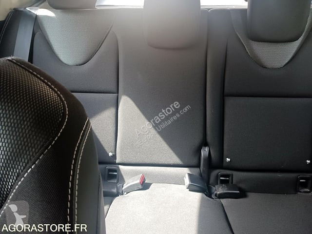 Коммерческий автомобиль