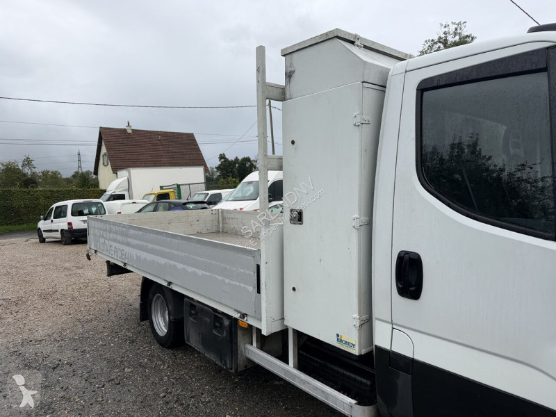 Véhicule utilitaire Iveco 35c18