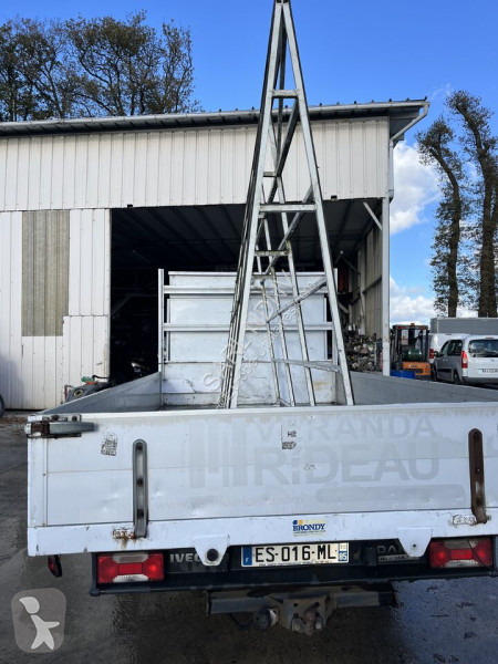 Véhicule utilitaire Iveco 35c18