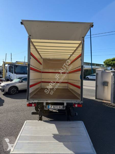 Véhicule utilitaire Iveco 35C16