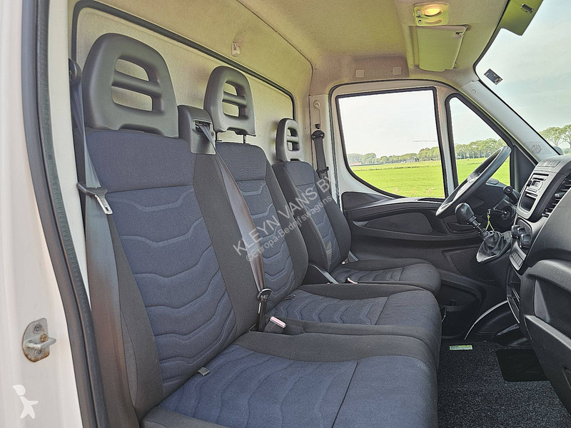 Véhicule utilitaire Iveco 35 S 14