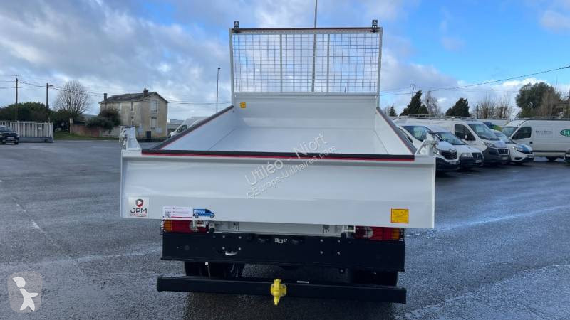 Véhicule utilitaire Nissan