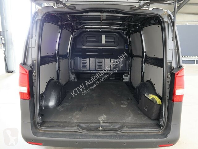 Véhicule utilitaire Mercedes eVito 111...