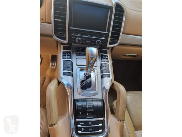 Коммерческий автомобиль Porsche CAYENNE