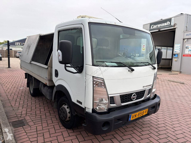 Nissan  NT400- 35.12 2.5 dCi 250 van