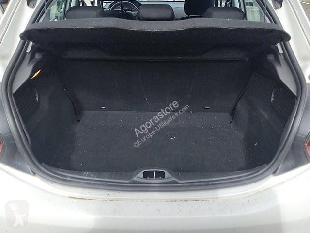 Коммерческий автомобиль Peugeot 208 access 5...