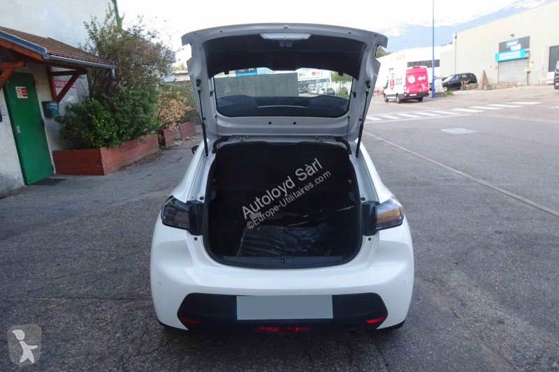 Коммерческий автомобиль Peugeot 1,2 HYBRID 100 BVA