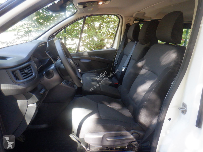 Коммерческий автомобиль Renault TRAFIC III FG...