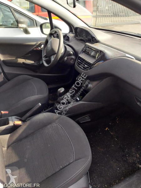 Samochód dostawczy Peugeot 208