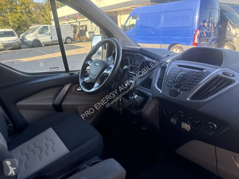 Коммерческий автомобиль Ford TRANSIT CUSTOM FG...
