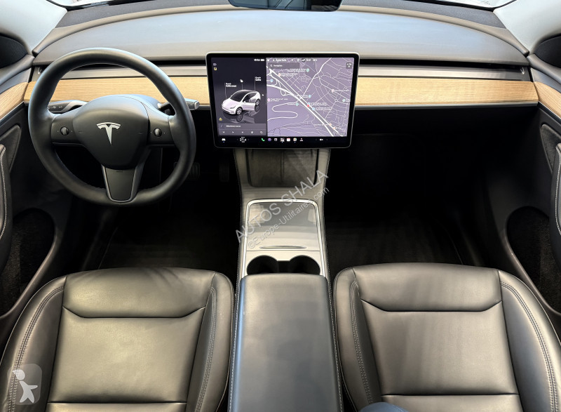 Véhicule utilitaire Tesla MODEL Y / A PARTIR DE...