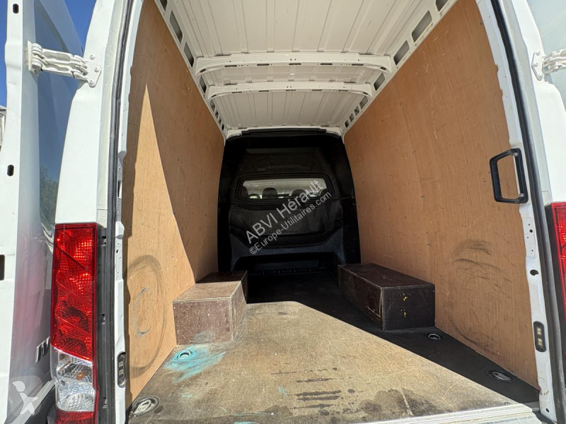 Nyttofordon Iveco 35C18V12
