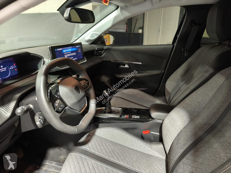 Autoutilitară Peugeot 208
