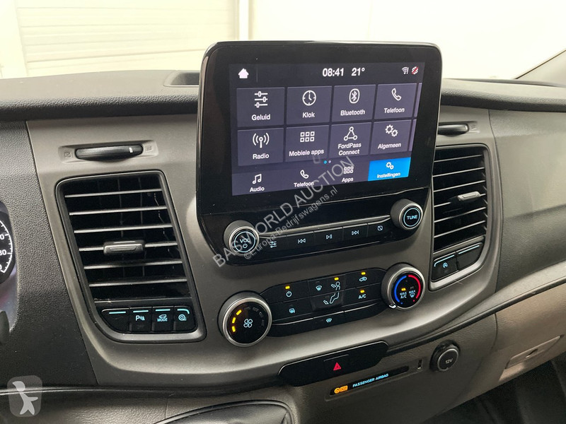 Лекотоварен автомобил Ford 300 2.0 TDCI L2H1 Trend
