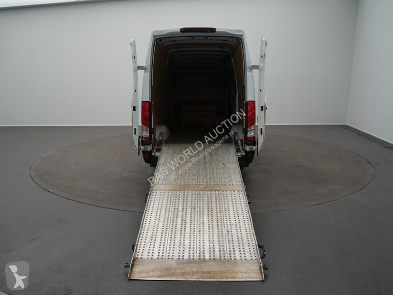Autoutilitară Iveco 35S18
