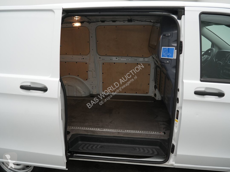 عربة نفعية Mercedes 114