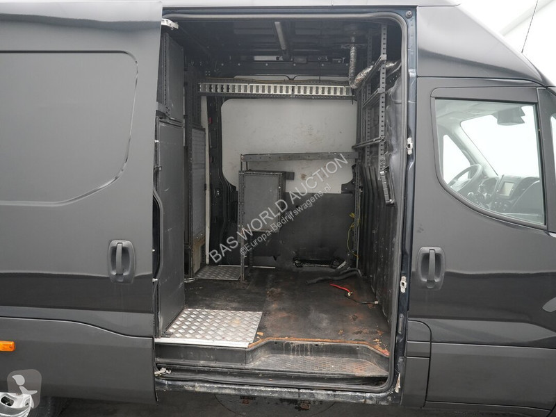 عربة نفعية Iveco 50C18