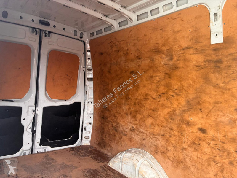 عربة نفعية Iveco  35S16V