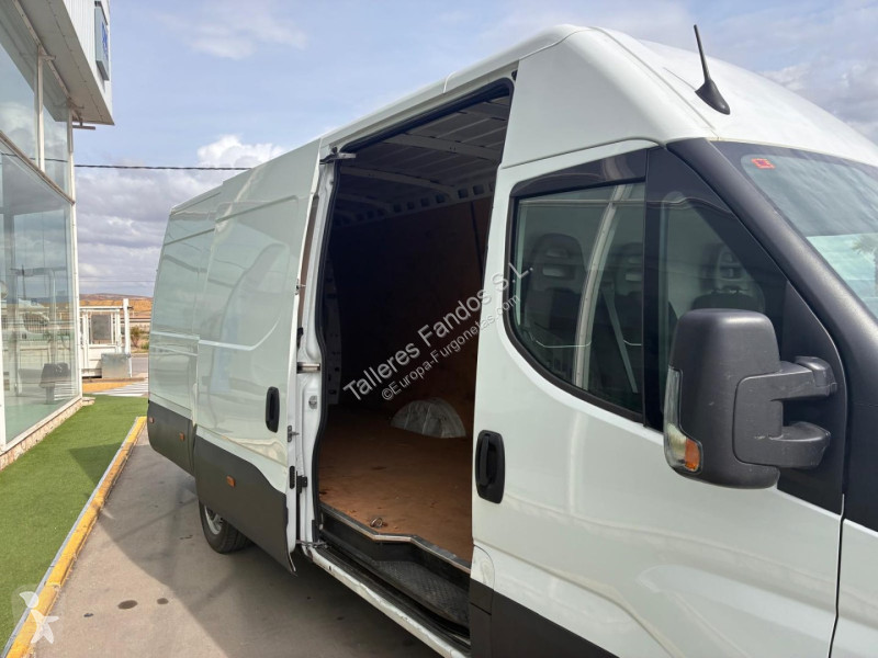 عربة نفعية Iveco  35S16V