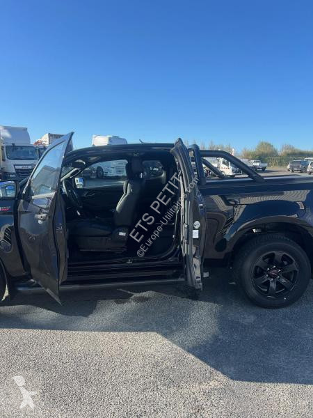 Véhicule utilitaire Isuzu N60 SPACE NITROSPORT