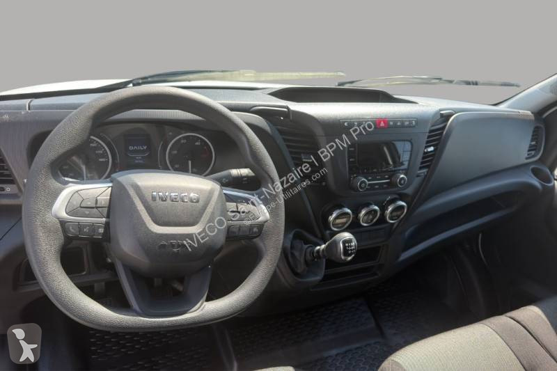 Véhicule utilitaire Iveco 35S14V12
