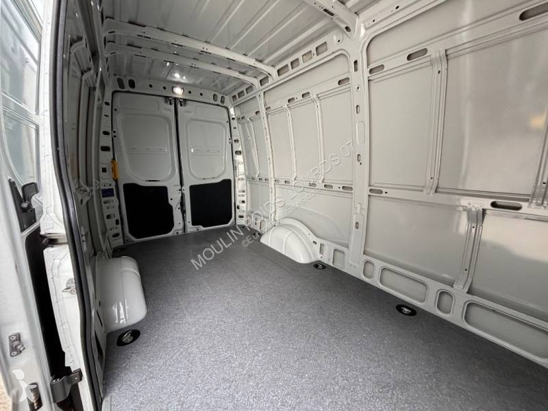 Véhicule utilitaire Iveco 35S16