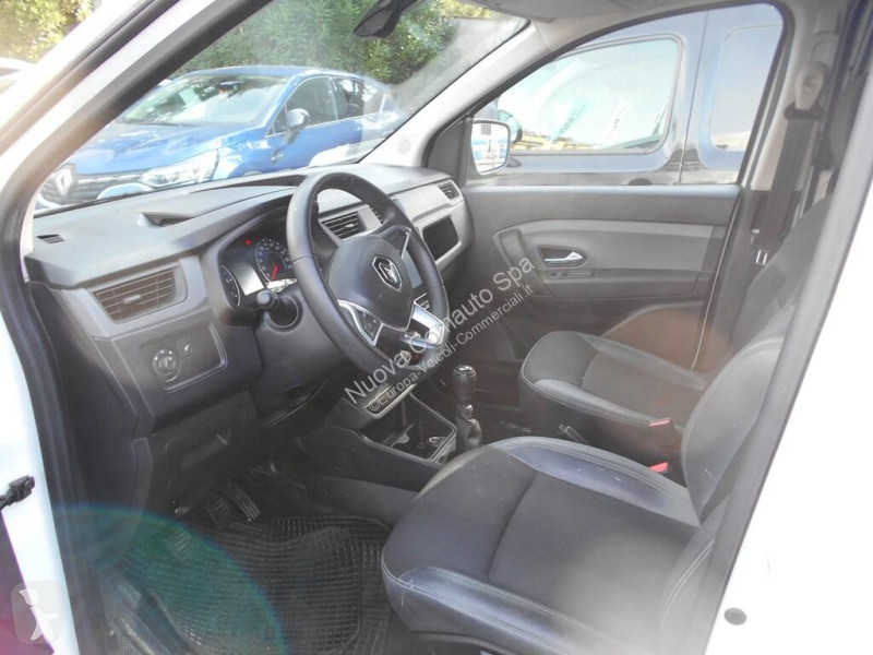 Véhicule utilitaire Renault II
