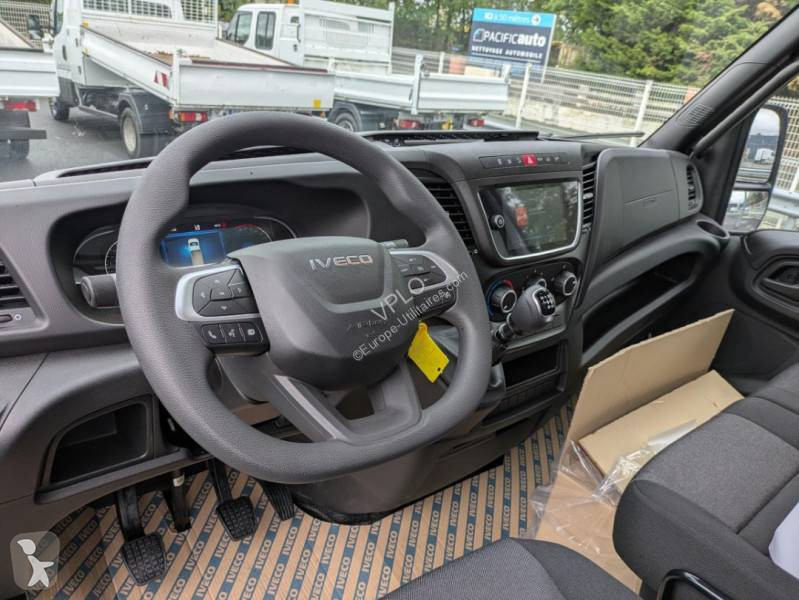 Véhicule utilitaire Iveco 35C18H