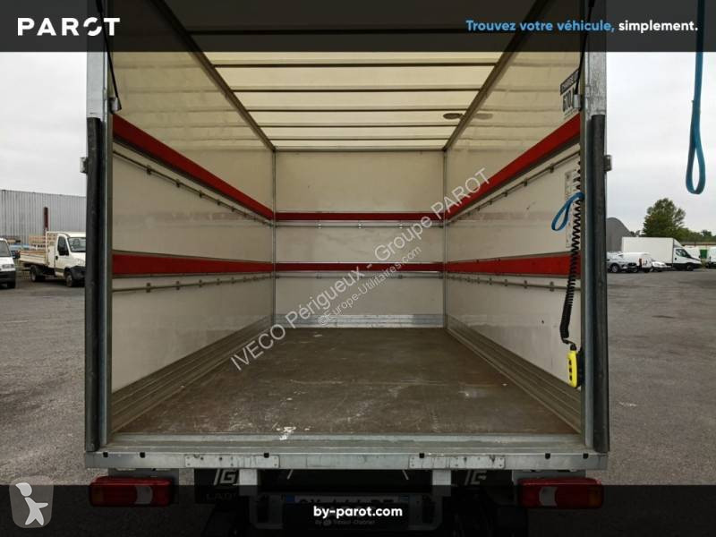 Véhicule utilitaire Iveco 35C16H EMP 4100