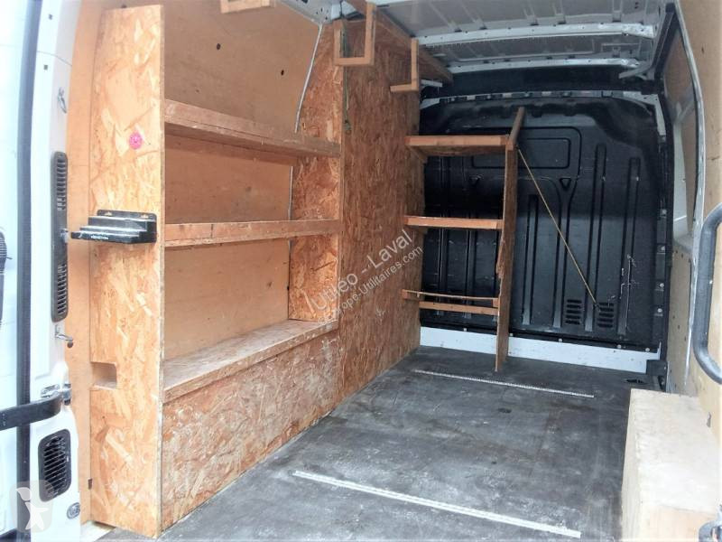 Véhicule utilitaire Renault F3500 L2H2 2.3 DCI...
