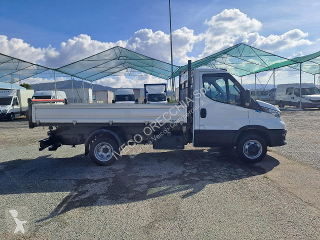 Véhicule utilitaire Iveco 35C18H