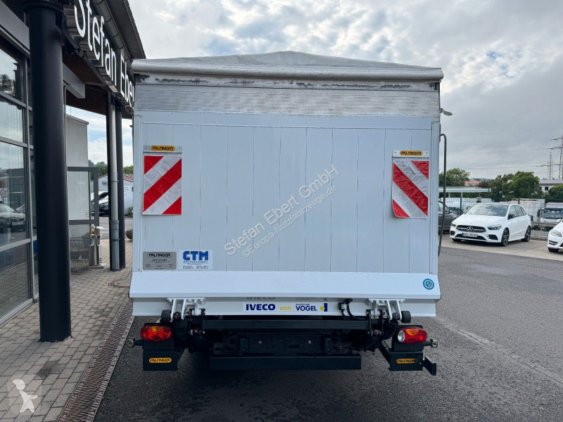 Véhicule utilitaire Iveco 35S16...